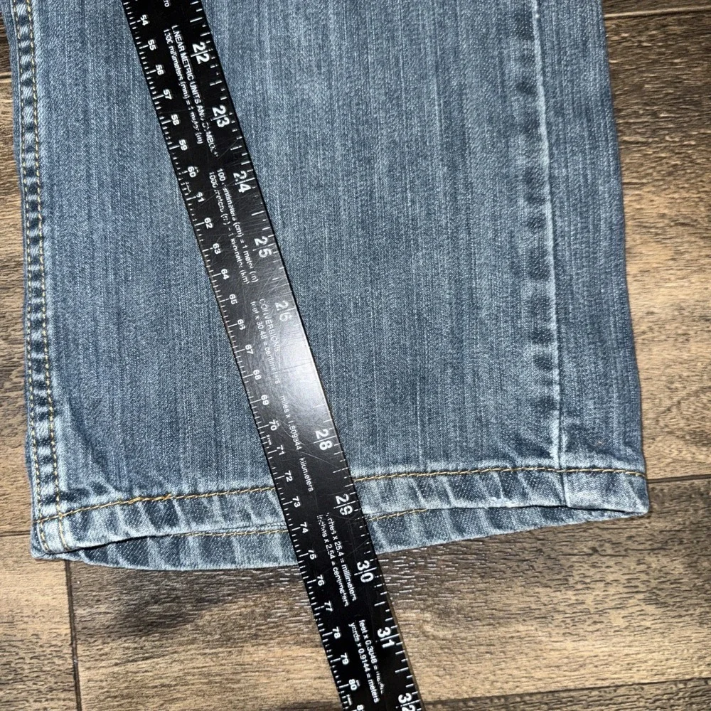 Vintage Levi's 559 Relaxed Fit Straight Leg Medium Wash Denim Jeans Men's 34x30